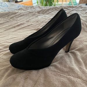 Adrienne Vittadini Black Suede Pumps